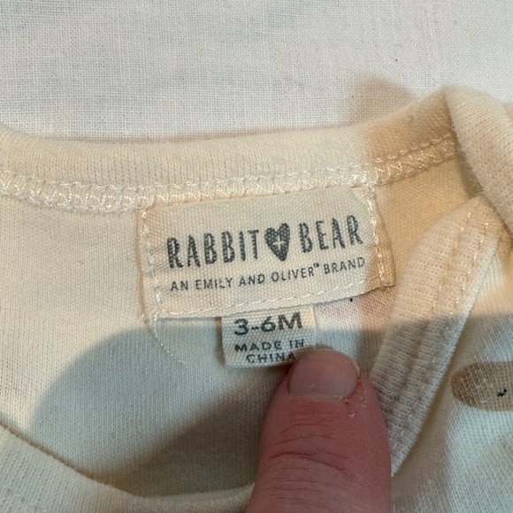 Rabbit + Bear - Organic Cotton Short Sleeve Heart Pattern Baby Onesie - Picture 3 of 3